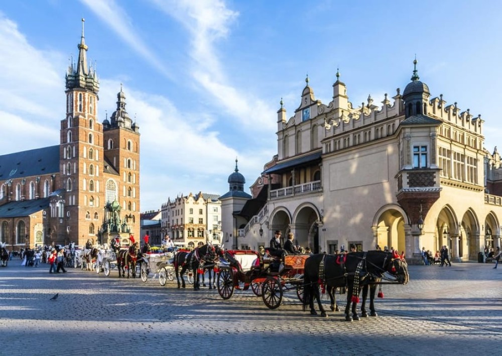 Krakow St Marys Basilica Visiting With Short Guided Walk | ®ExcursionMania