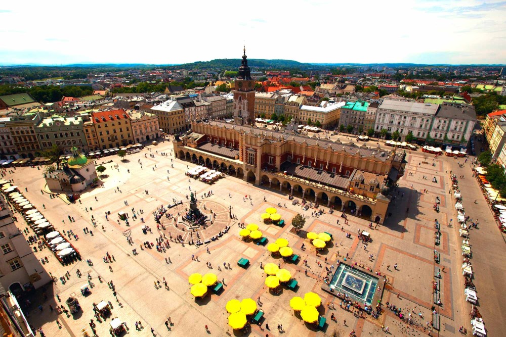 Krakow St Marys Basilica Visiting With Short Guided Walk | ®ExcursionMania