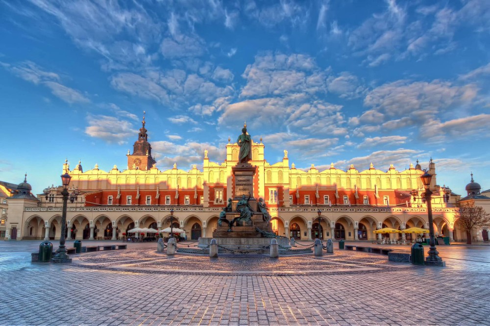 Krakow St Marys Basilica Visiting With Short Guided Walk | ®ExcursionMania
