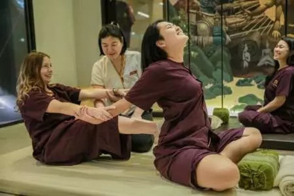Bangkok: Thai Massage Class | ®ExcursionMania