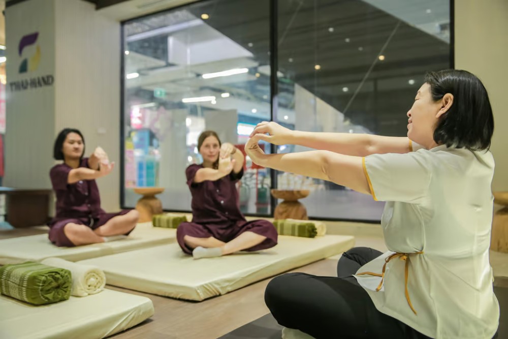 Bangkok: Thai Massage Class | ®ExcursionMania