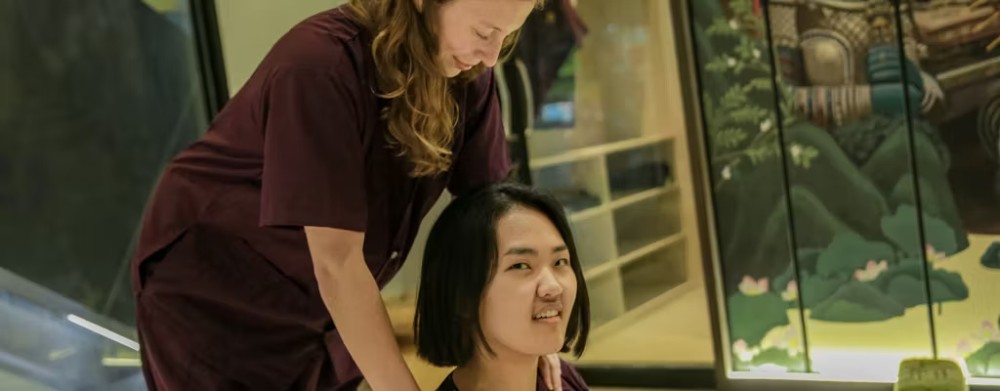 Bangkok: Thai Massage Class | ®ExcursionMania