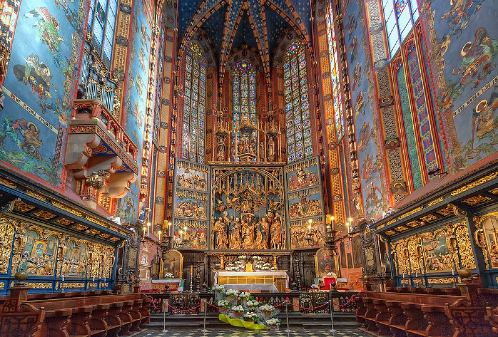 Krakow St Marys Basilica Visiting with Short Guided Walk | ®ExcursionMania