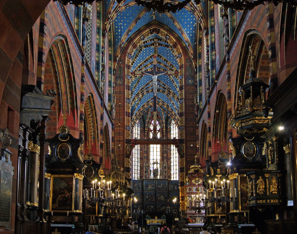 Krakow St Marys Basilica Visiting with Short Guided Walk | ®ExcursionMania
