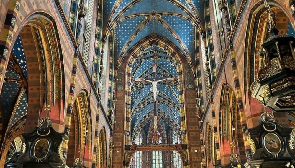 Krakow St Marys Basilica Visiting with Short Guided Walk | ®ExcursionMania
