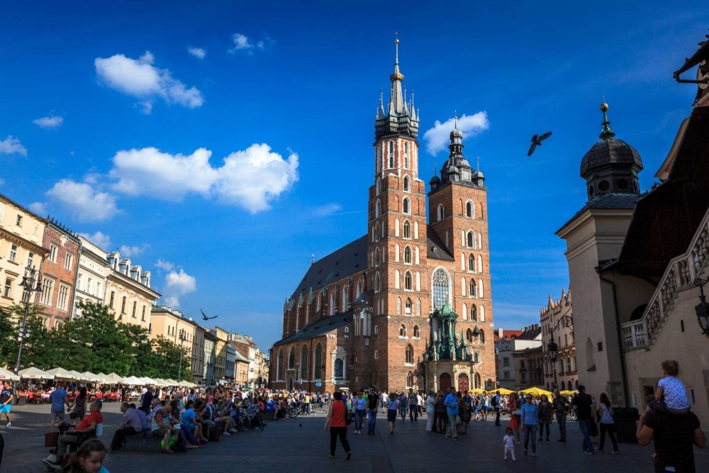 Krakow St Marys Basilica Visiting with Short Guided Walk | ®ExcursionMania