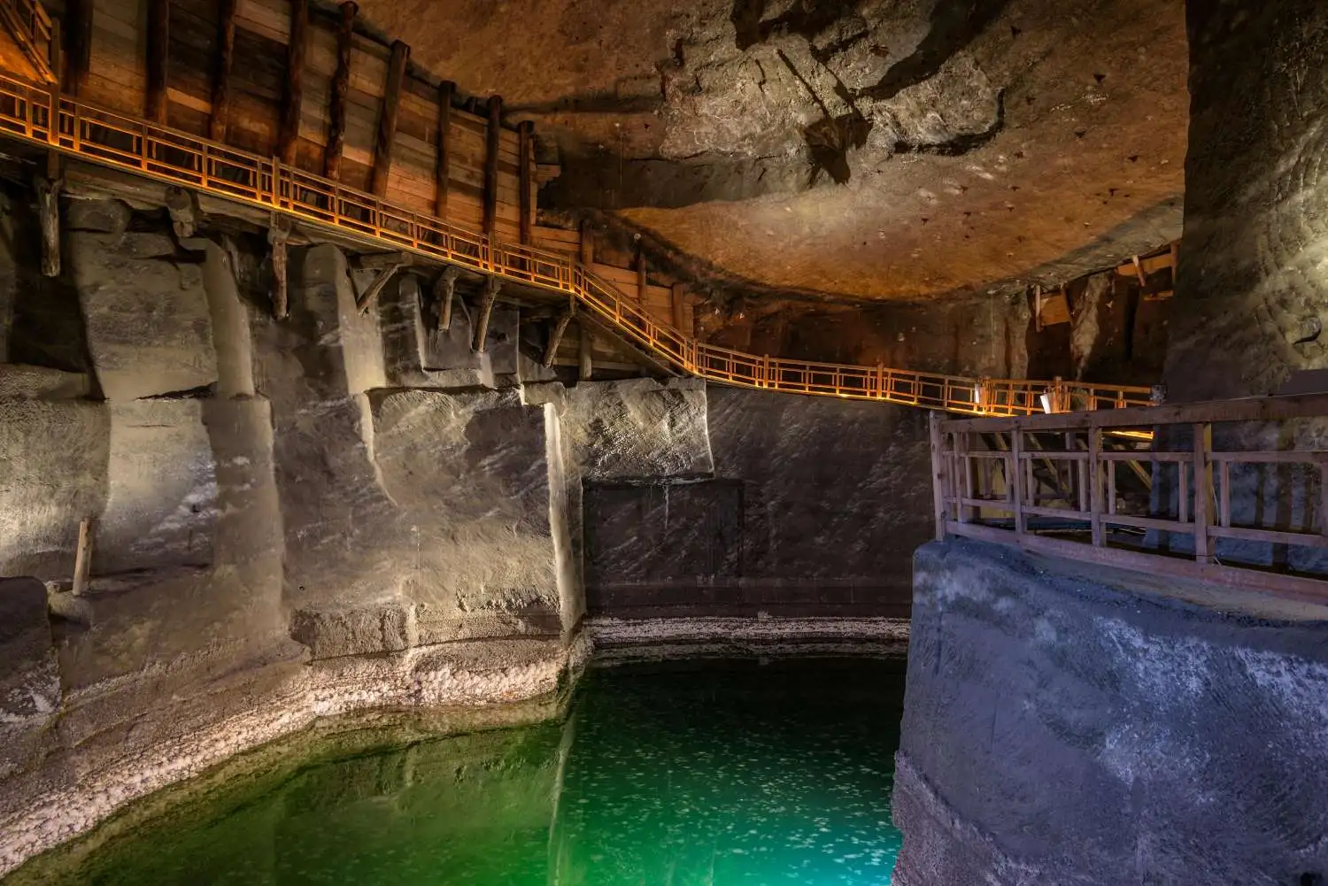 Kraków: Wieliczka Salt Mine Guided Tour with Hotel Pickup | ®ExcursionMania