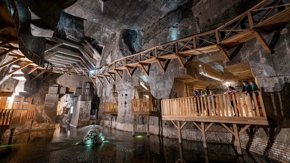 Kraków: Wieliczka Salt Mine Guided Tour with Hotel Pickup | ®ExcursionMania