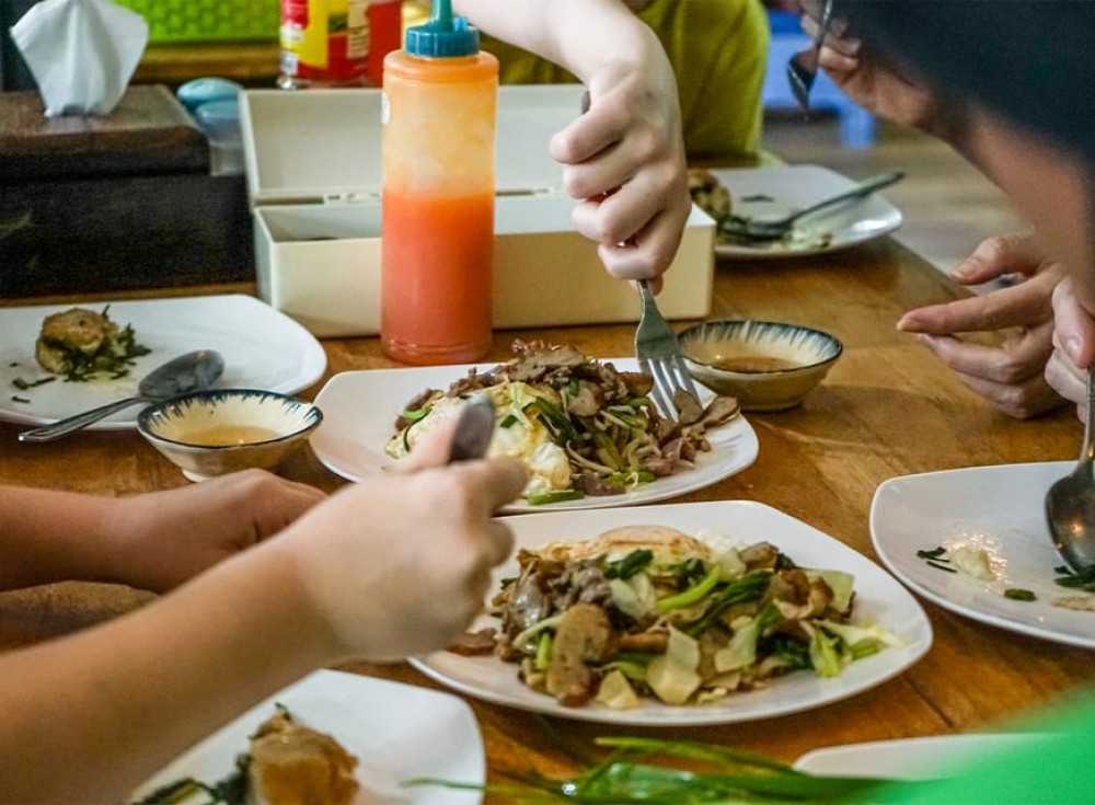 Siem Reap: Evening Food Tour with 10 Local Tastings | ®ExcursionMania