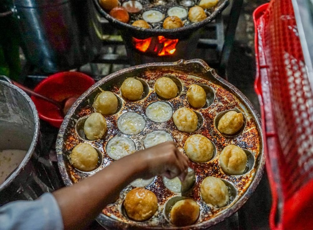 Siem Reap: Evening Food Tour with 10 Local Tastings | ®ExcursionMania