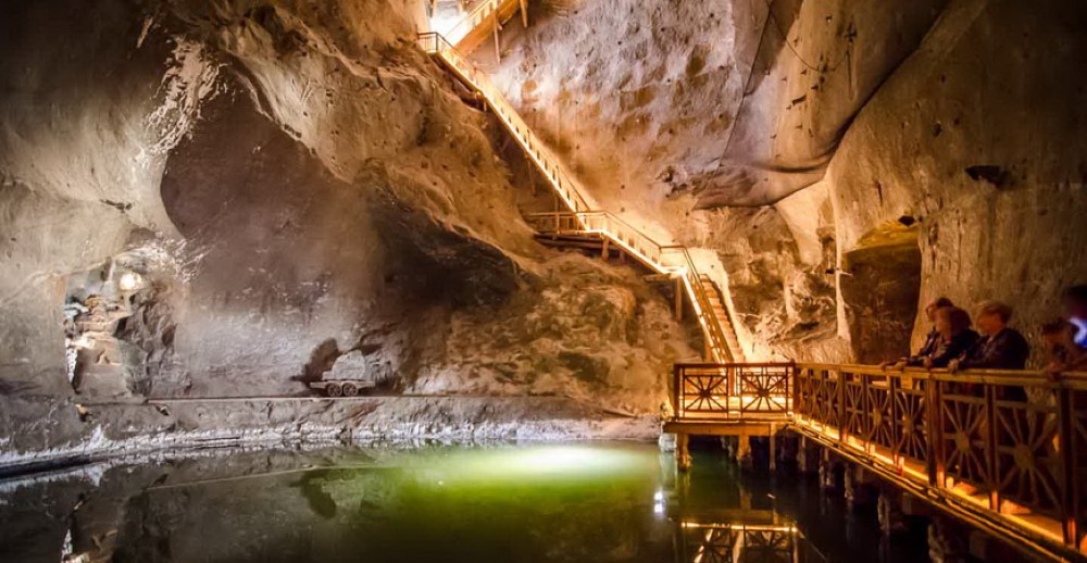 Krakow: Wieliczka Salt Mine Guided Tour with Hotel Transfer | ®ExcursionMania