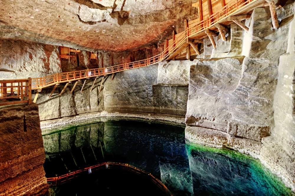 Krakow: Wawel Castle, Cathedral, Salt Mine, and Lunch | ®ExcursionMania