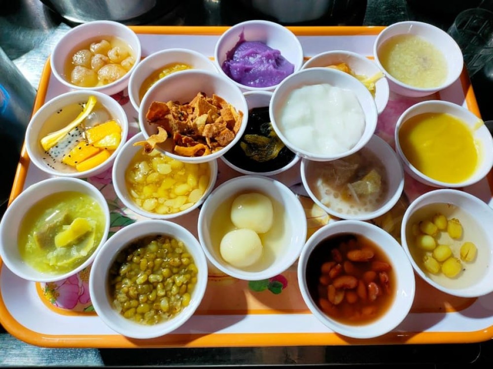 Hue Walking Street Food Tour | ®ExcursionMania