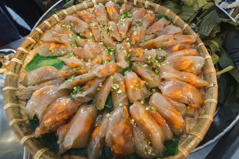 Hue Walking Street Food Tour | ®ExcursionMania