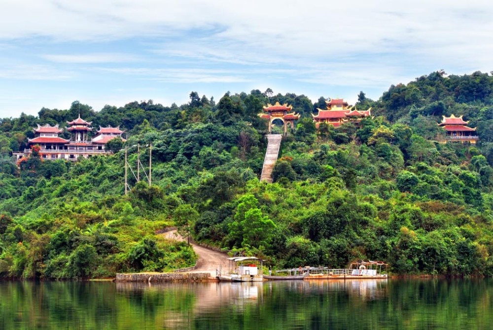From Hue/Da Nang/Hoi An: Bach Ma National Park Trekking Tour | ®ExcursionMania