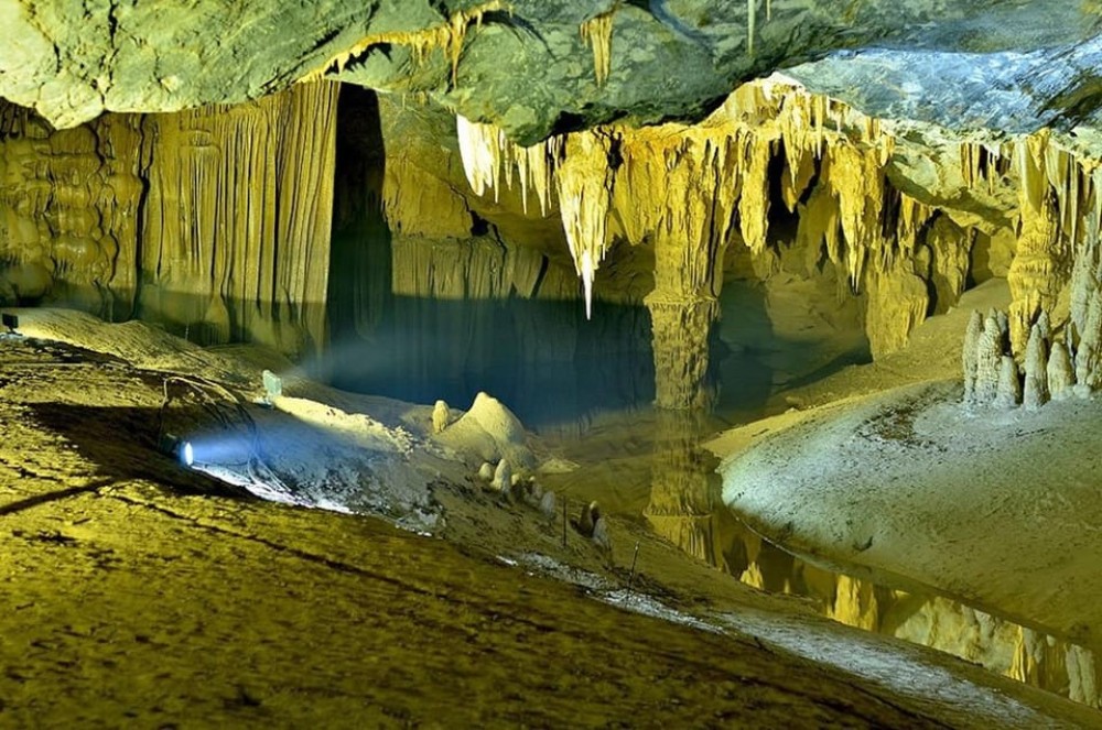 Paradise Cave - Phong Nha Discovery Tour | ®ExcursionMania