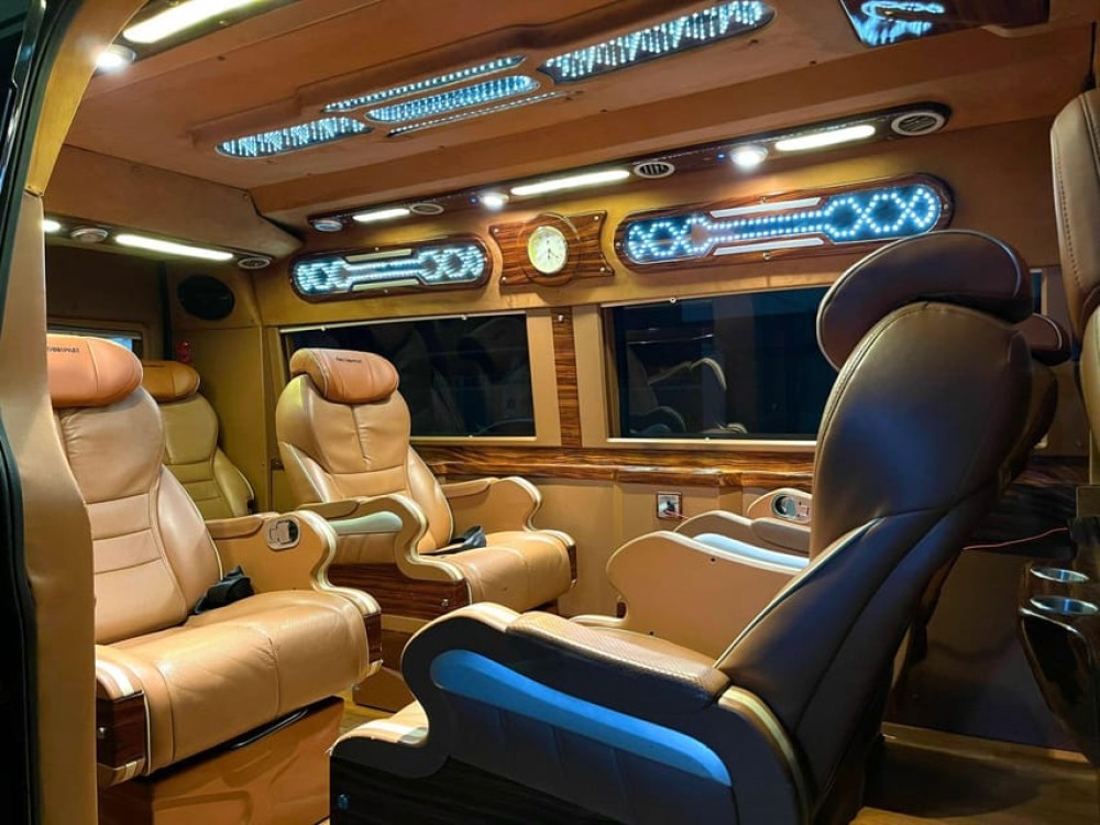 Transfer Da Nang- Hue city by limousine | ®ExcursionMania