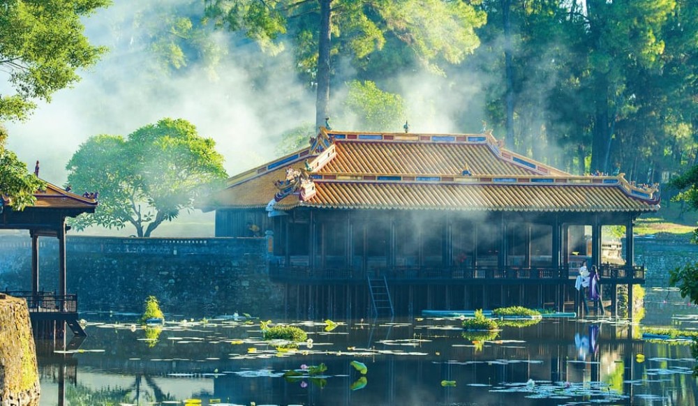 Transfer Da Nang- Hue city by limousine | ®ExcursionMania