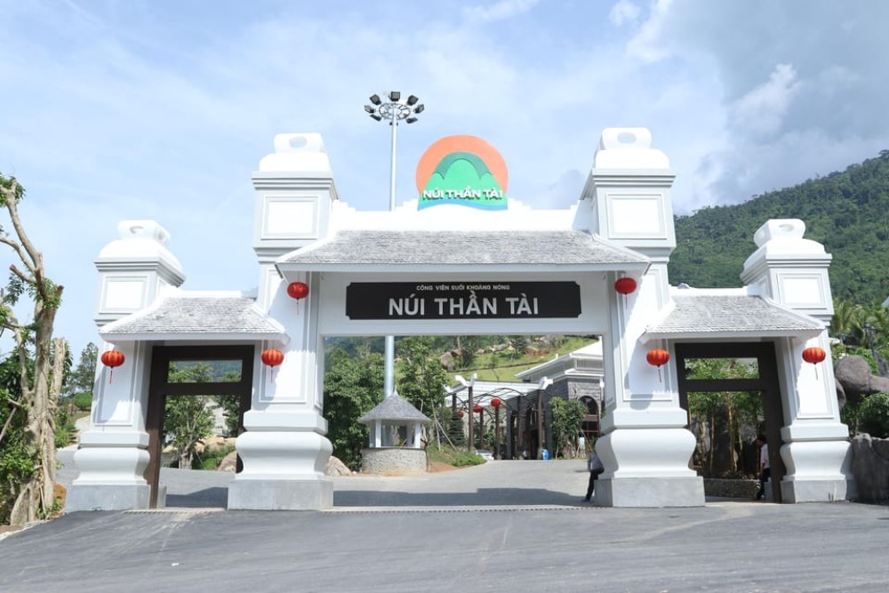 Shuttle Bus Da Nang- Nui Than Tai Hot Springs Park- Da Nang | ®ExcursionMania