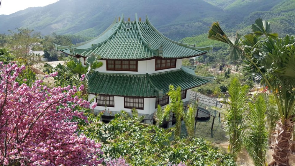 Shuttle Bus Da Nang- Nui Than Tai Hot Springs Park- Da Nang | ®ExcursionMania