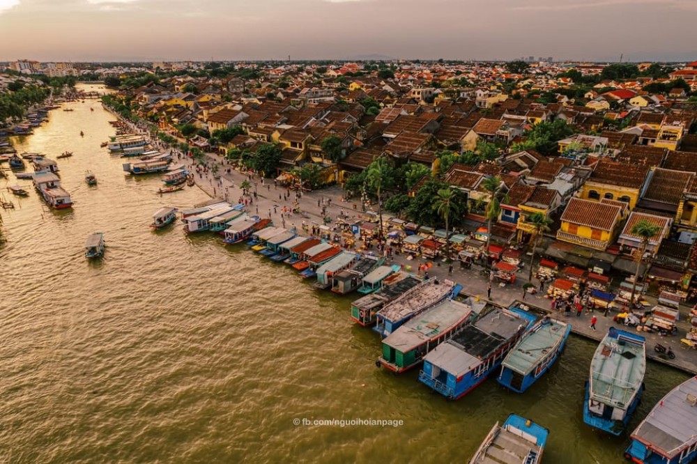 Shuttle Bus Da Nang- Golden Bridge- Hoi An by night- DaNang | ®ExcursionMania