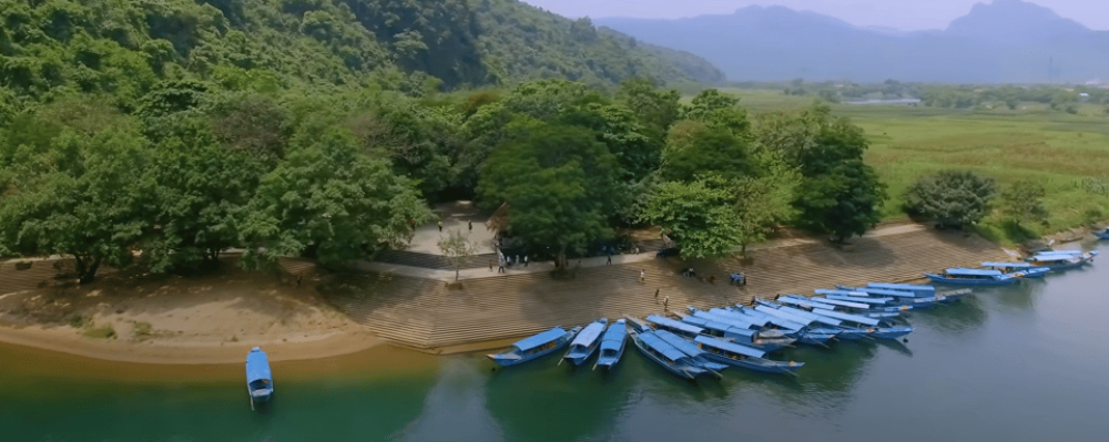 Shuttle Bus: Hue to Phong Nha | ®ExcursionMania