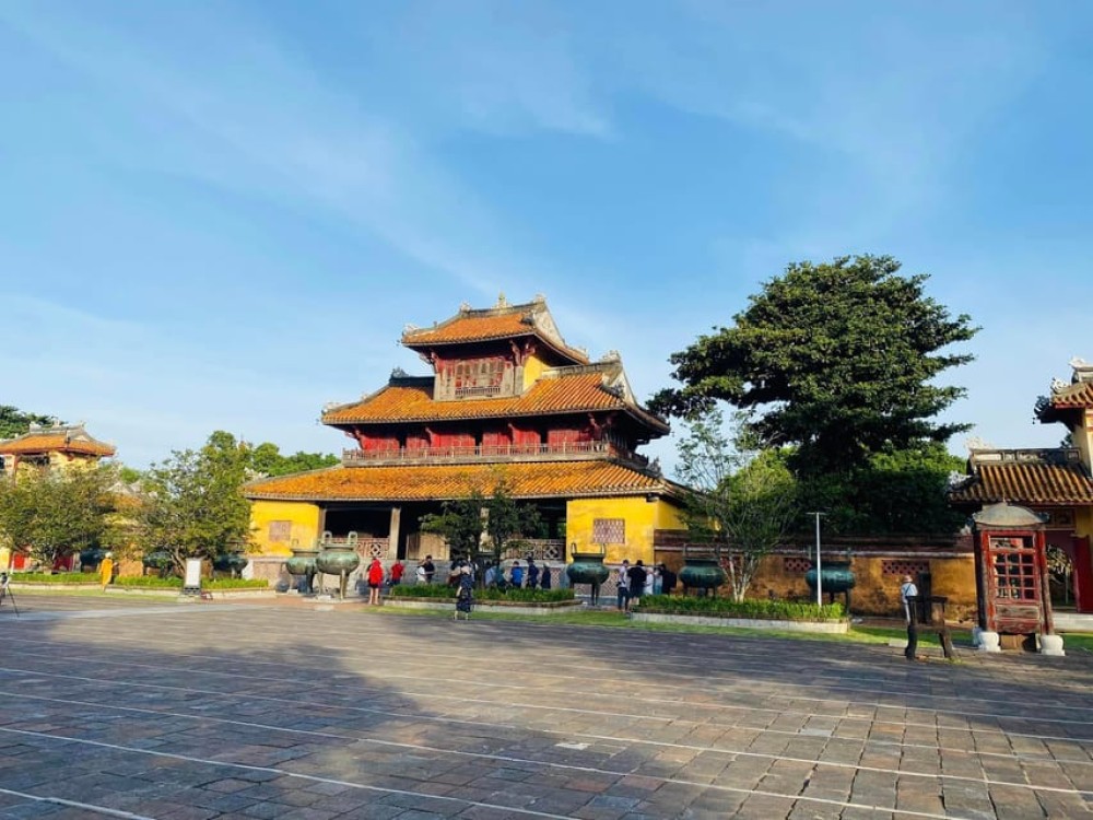 Hue Walking Tour To Imperial City and Dong Ba Market | ®ExcursionMania