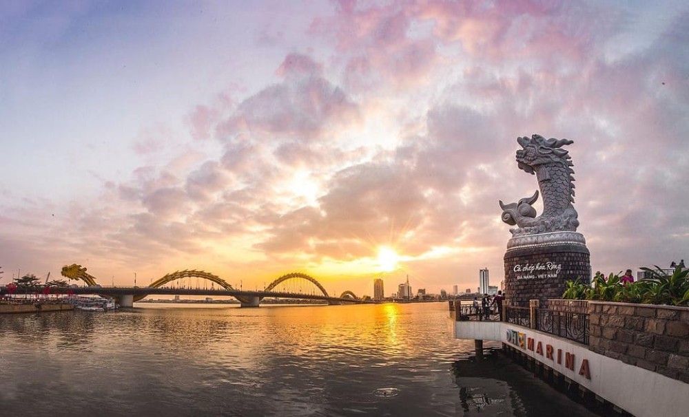 Transfer Hue city to Da Nang by Limousine | ®ExcursionMania