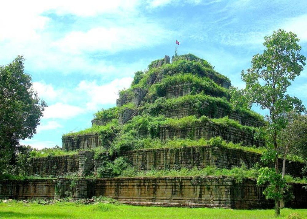From Siem Reap: Koh Ker and Beng Mealea Private Day Tour | ®ExcursionMania