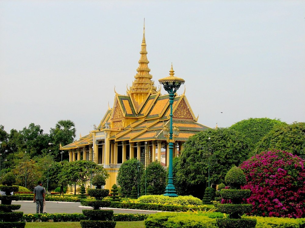 Phnom Penh: 9 Exciting Spots Evening Tuk-Tuk Tour | ®ExcursionMania