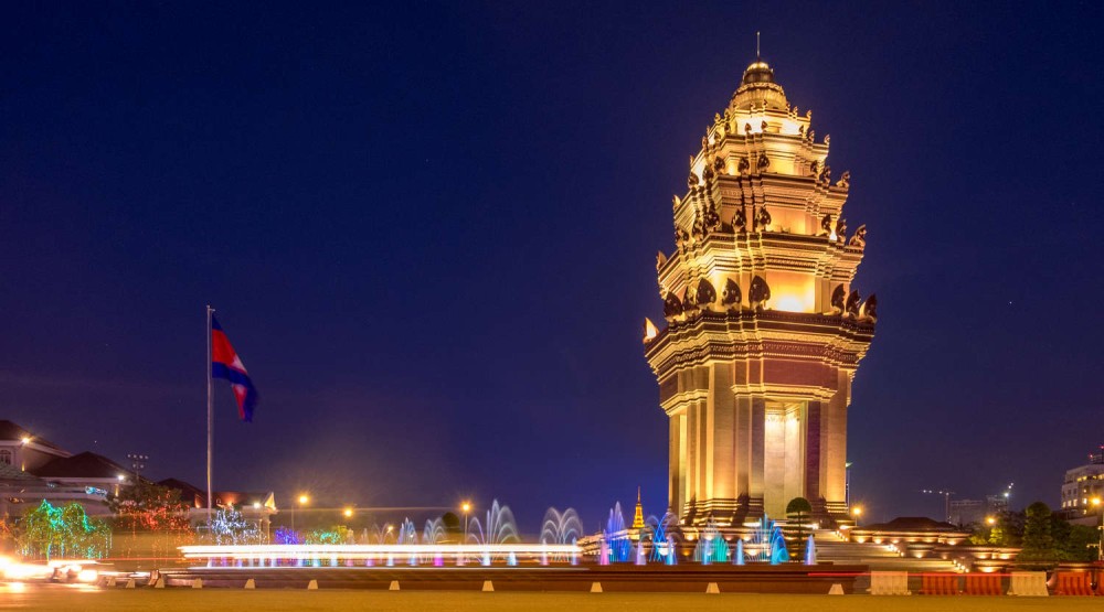 Phnom Penh: 9 Exciting Spots Evening Tuk-Tuk Tour | ®ExcursionMania