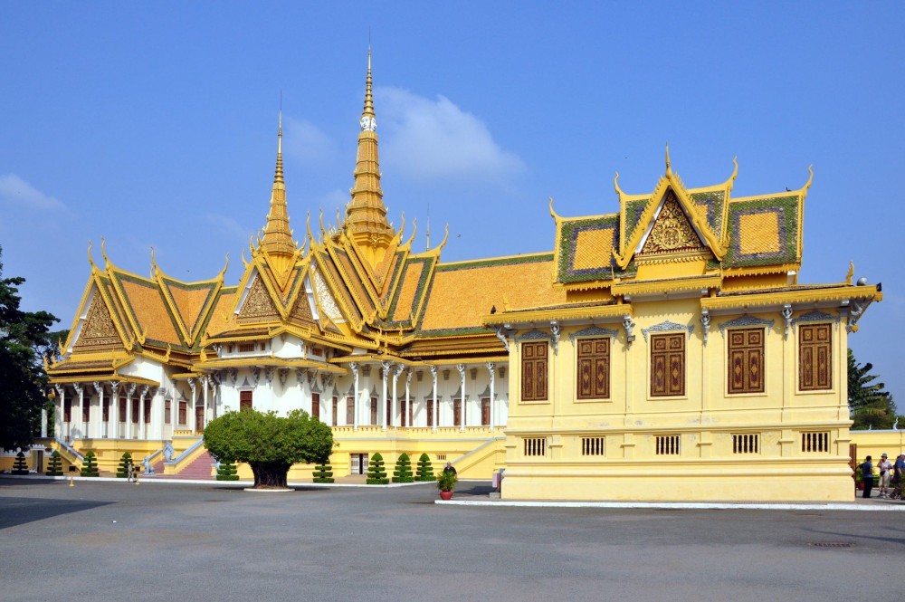 Phnom Penh: 9 Exciting Spots Evening Tuk-Tuk Tour | ®ExcursionMania