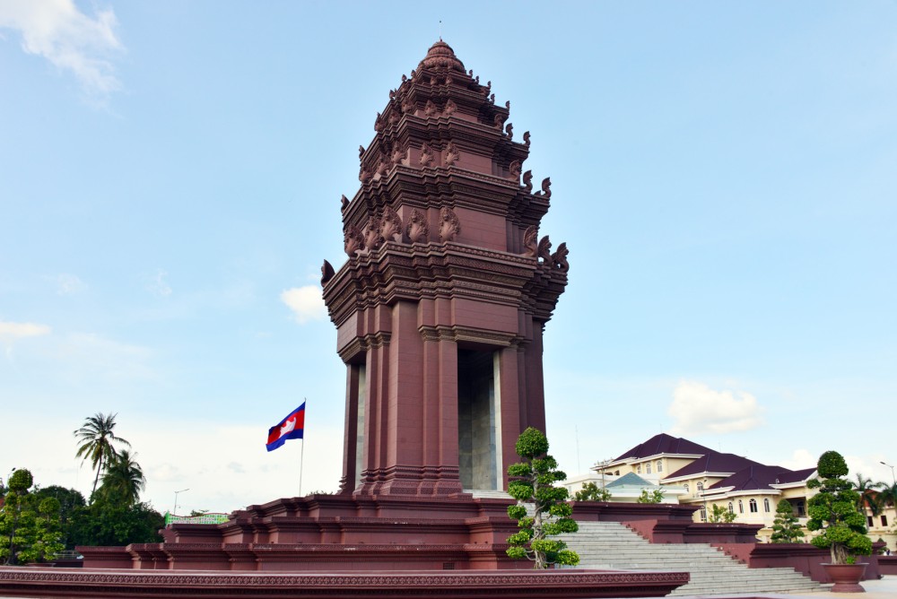 Phnom Penh: 9 Exciting Spots Evening Tuk-Tuk Tour | ®ExcursionMania