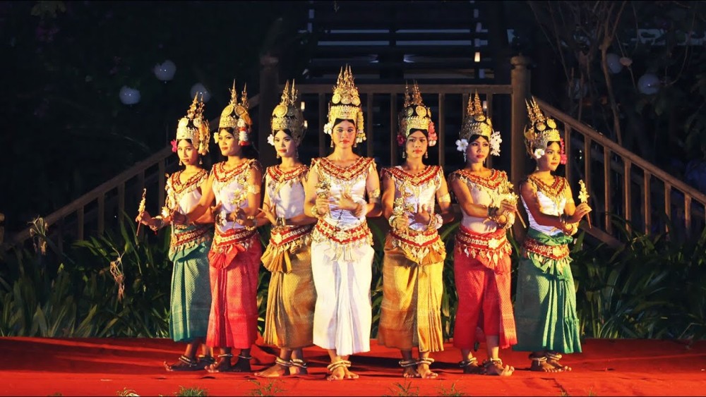 Siem Reap: Apsara Show Including Dinner & Hotel Pickup | ®ExcursionMania