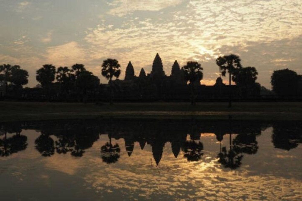 Angkor Wat: Guided Sunrise Bike Tour w/ Breakfast and Lunch | ®ExcursionMania