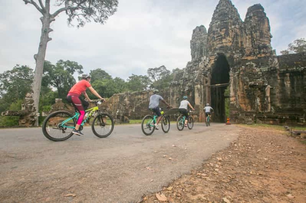 Angkor Wat: Guided Sunrise Bike Tour w/ Breakfast and Lunch | ®ExcursionMania