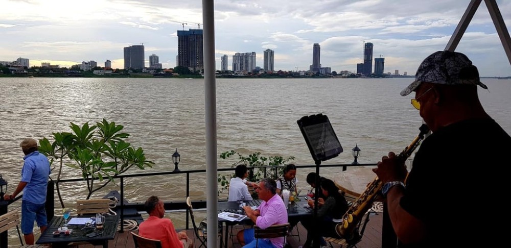 Phnom Penh: Sunset Cruise tour Enjoy and Relaxing | ®ExcursionMania