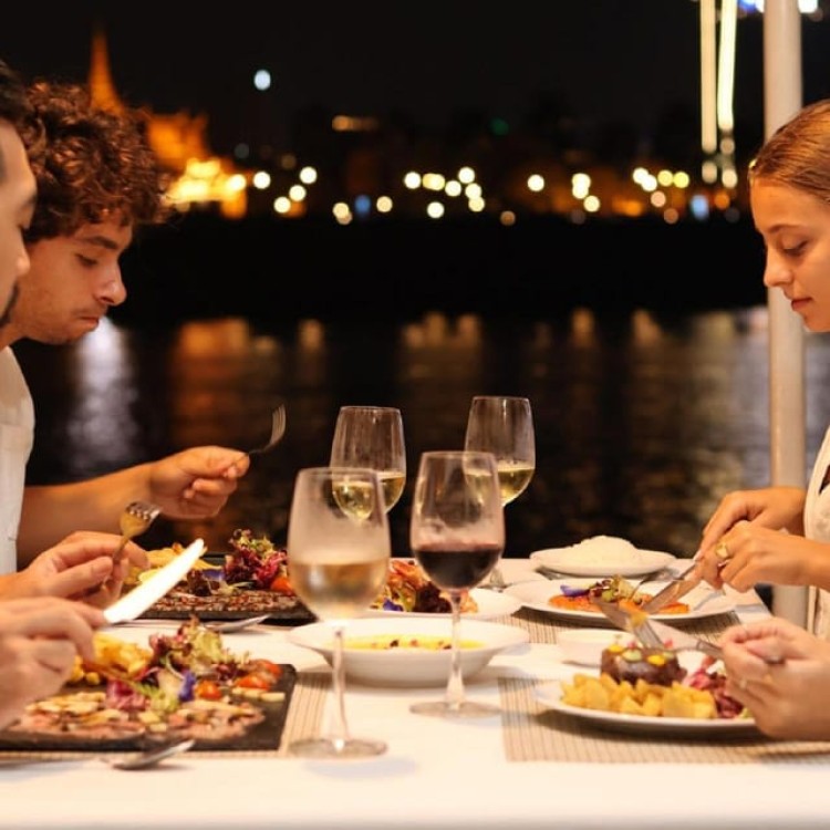 Phnom Penh: Sunset Cruise tour Enjoy and Relaxing | ®ExcursionMania