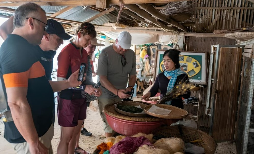 Phnom Penh: Bike & Boat Guided Tour included Snacks & Beers | ®ExcursionMania