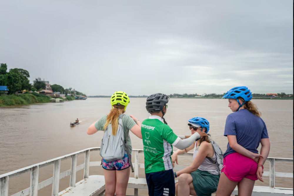 Phnom Penh: Silk Island Sunset Bike Tour include drinks | ®ExcursionMania