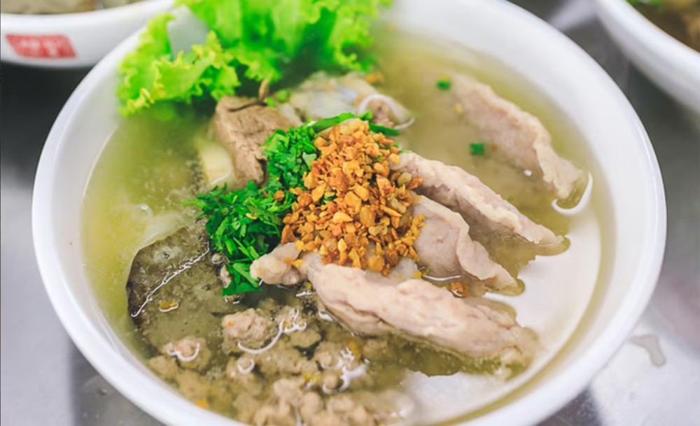 Phnom Penh: Street Art & Food Tour by Tuk-Tuk | ®ExcursionMania