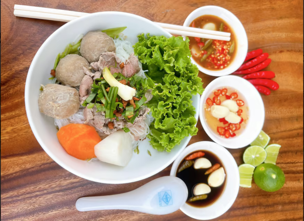Phnom Penh: Street Art & Food Tour by Tuk-Tuk | ®ExcursionMania