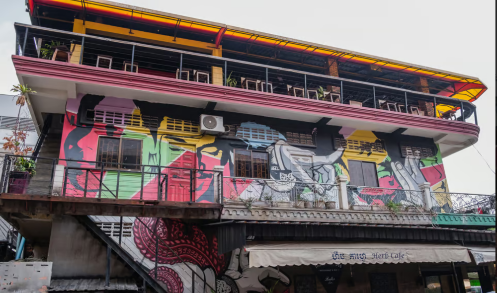 Phnom Penh: Street Art & Food Tour by Tuk-Tuk | ®ExcursionMania