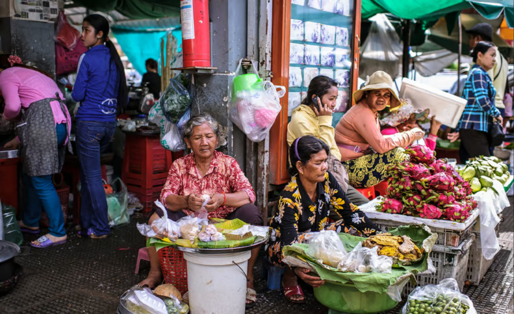 Phnom Penh: Street Art & Food Tour by Tuk-Tuk | ®ExcursionMania