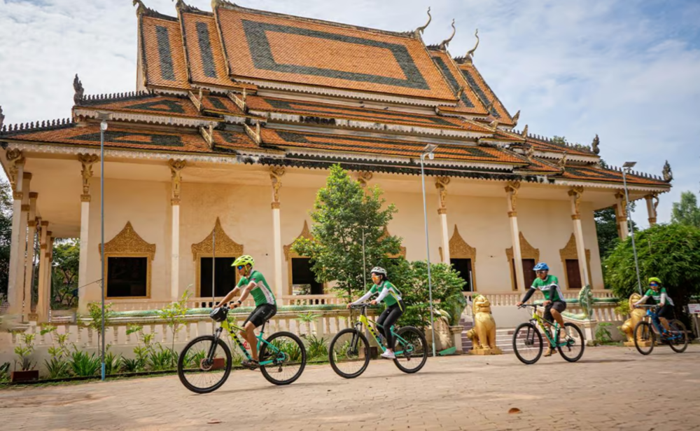 Siem Reap: Morning City Bike Tour with Local Expert | ®ExcursionMania