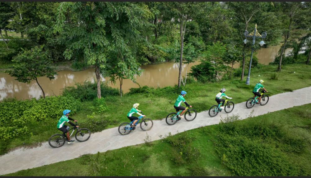 Siem Reap: Morning City Bike Tour with Local Expert | ®ExcursionMania