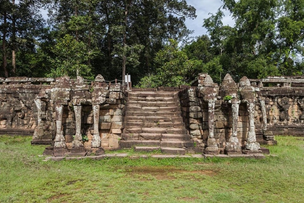 Siem Reap: Private Temple Tour Full Day By Car or Minivan | ®ExcursionMania