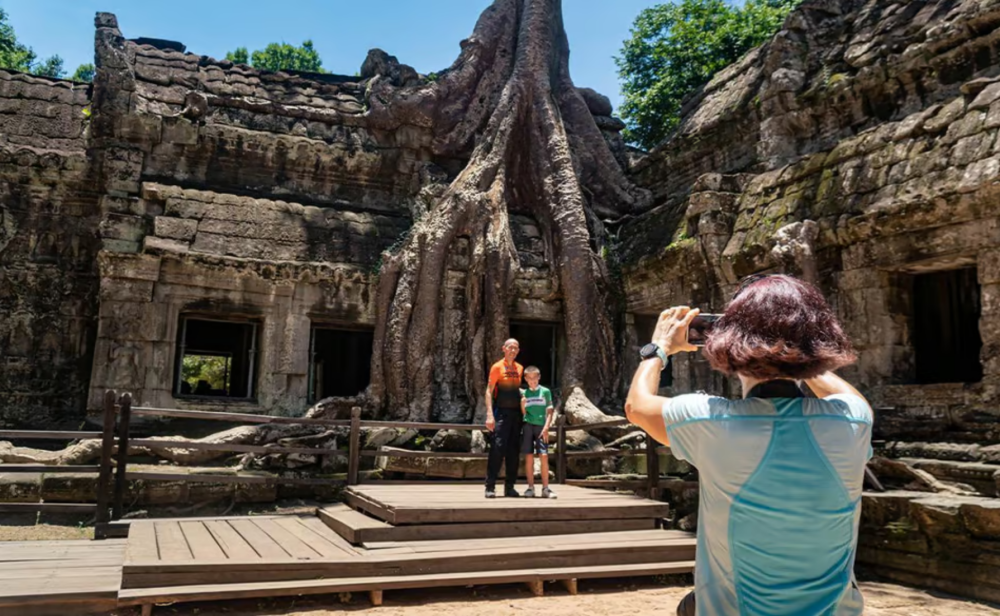 Cycle the Angkor Backroads inclusive Lunch at Local house | ®ExcursionMania