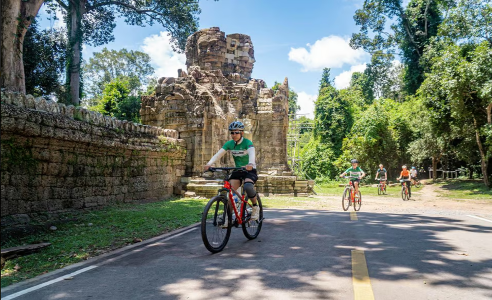 Cycle the Angkor Backroads inclusive Lunch at Local house | ®ExcursionMania