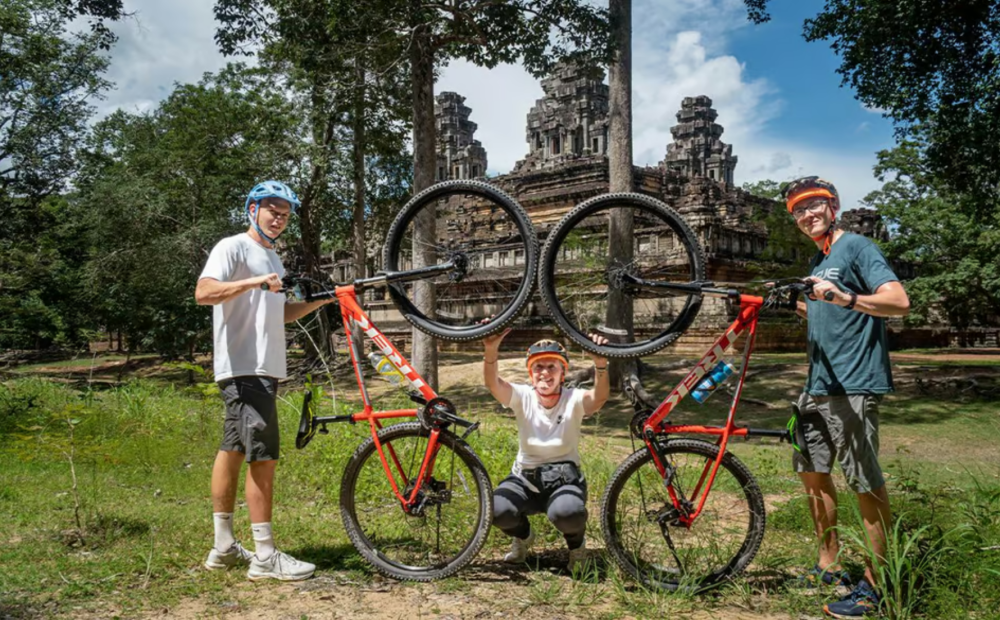 Cycle the Angkor Backroads inclusive Lunch at Local house | ®ExcursionMania